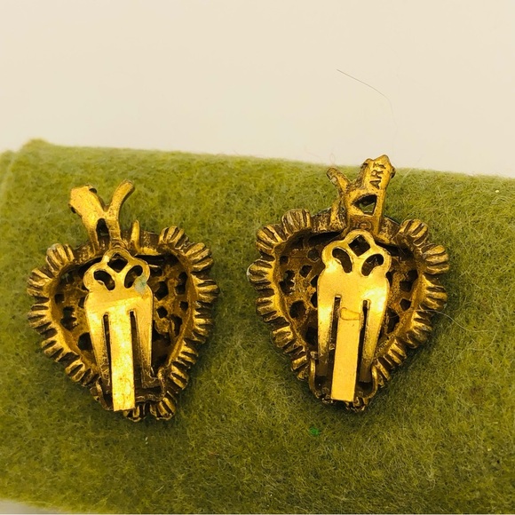 Vintage Clip on Earrings - Picture 5 of 6